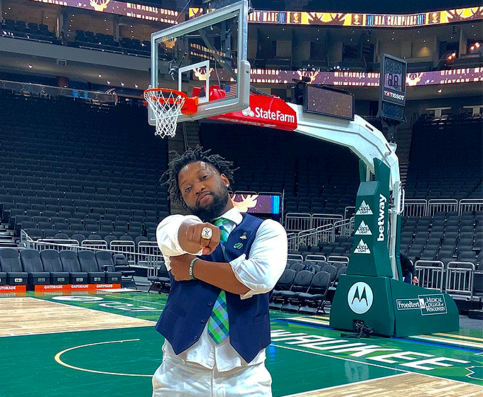 Jakeim Jackson-Bell showing UTSA ring at Fiserv Forum